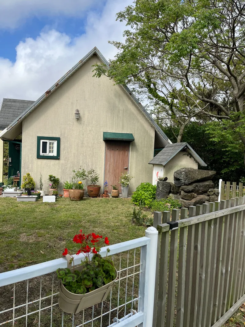 [Hallim, Jeju] 5-minute walk to Hyeopjae Beach, private house, dog-friendly, lawn yard, 49