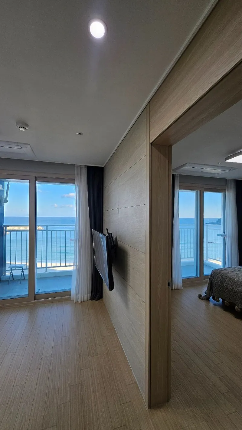 [Yangyang] Front ocean view, 4 people, bed sunrise view, spacious terrace, full options, OTT available 24