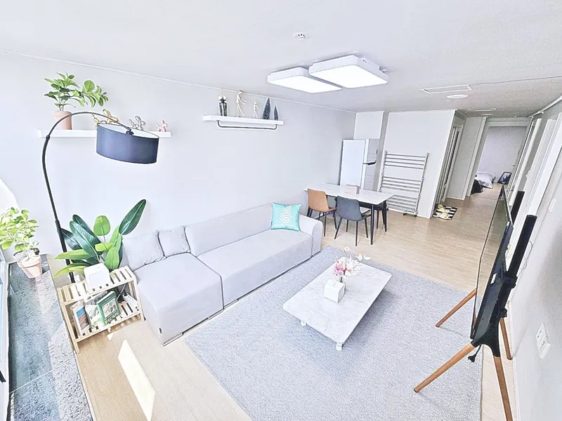 [Haeundae, Busan] 2-minute walk from the beach, ocean view three-room, lowest price 12