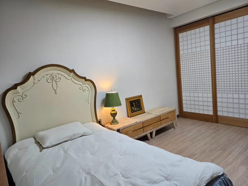 [Daejeong, Seogwipo] English Education City/Gu-eok-ri Hanok-style Interior 32-pyeong Two-Room Apartment 2