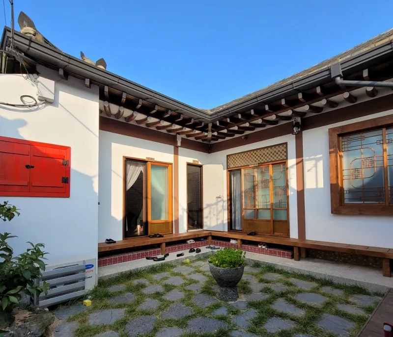 [Gyeongju][Gyeongju, Gyeongsangbuk-do] Baekryeonbang, a shared house on Hwangridan-gil 14