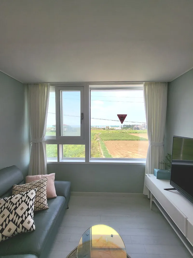 [Aewol, Jeju] A detached townhouse with a jacuzzi overlooking the nearby sea, coastal road 1 14