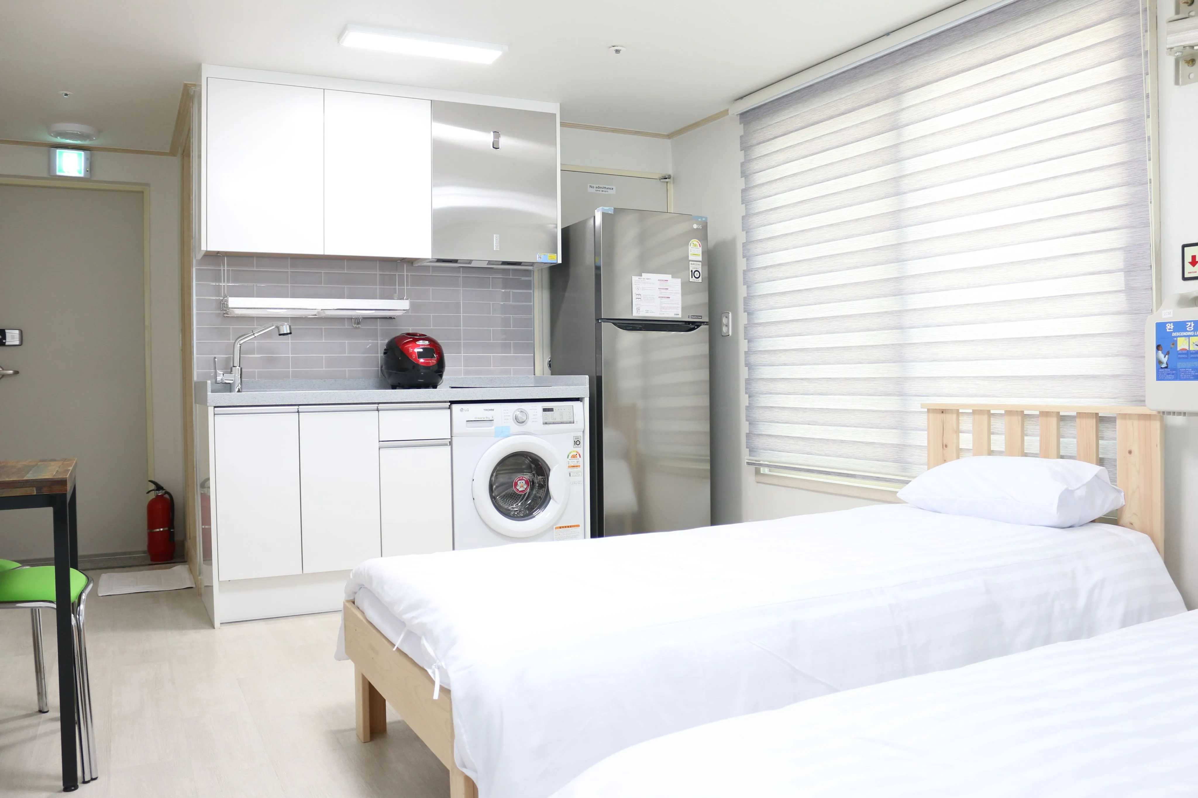 Hwanghak-dong One-Bedroom Near Dongmyo Station