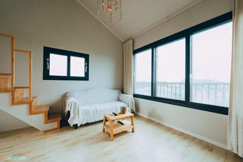 [Jocheon, Jeju] 13-pyeong duplex one-room stay #Tangerine field view #Natural room (utilities included) 12