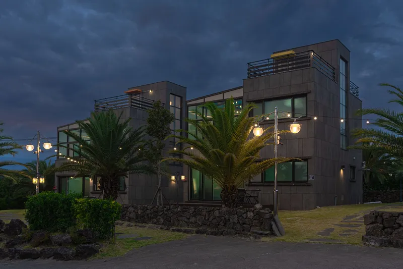 [Namwon, Seogwipo] 1 building of a two-story independent pool villa with a view of the tangerine orchard and the sea 63
