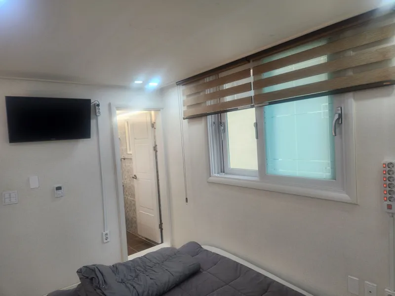 [Seo-gu, Daejeon] Ceiling fan, sun lamp, dryer, large TV, queen bed #PetFriendly 5