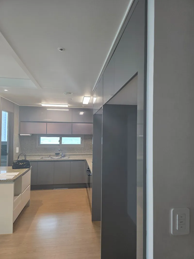 [Yeonsu, Incheon] 10-person ocean view full air conditioning 35 pyeong newly built 4-room apt 3