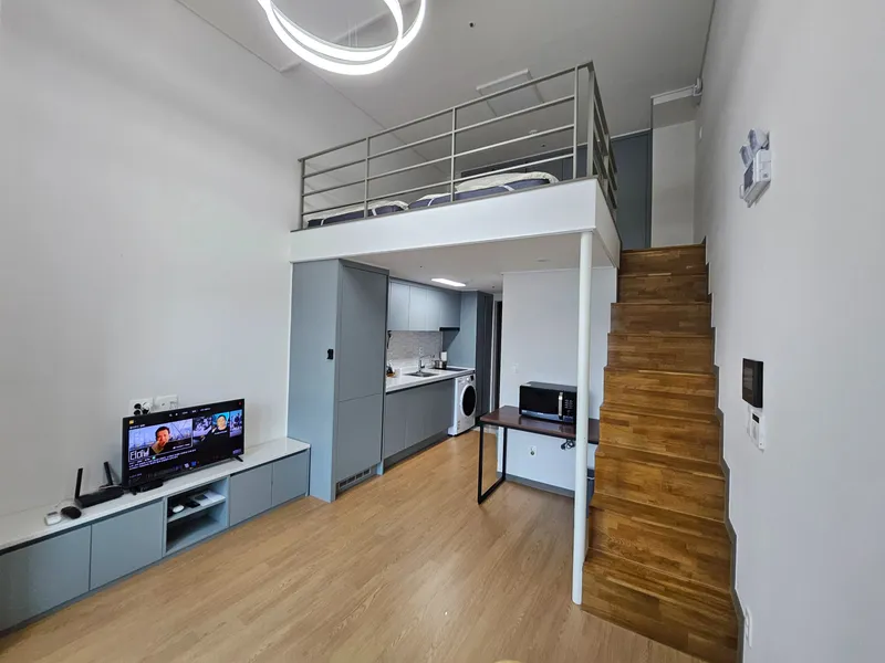 [Mapo, Seoul] Fully furnished studio apartment, 1 minute from Sangam Station 9