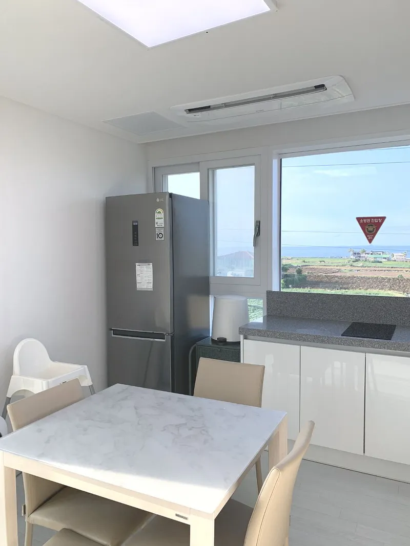 [Aewol, Jeju] A detached townhouse with a jacuzzi overlooking the nearby sea, coastal road 1 47