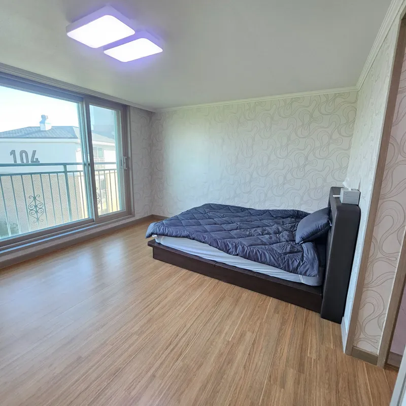 [Gunsan] Spacious and affordable accommodations 3