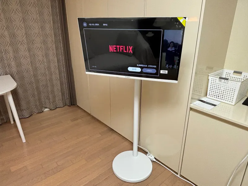 [Yongsan, Seoul][2 mins from Seoul Station] Fully furnished stylish room, free gym, free coffee, free study space 12