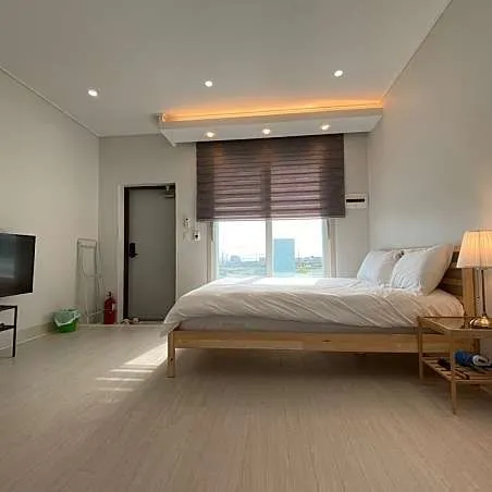 [Gujwa, Jeju] Double Room 202, a comfortable place to rest with a distant ocean view 9