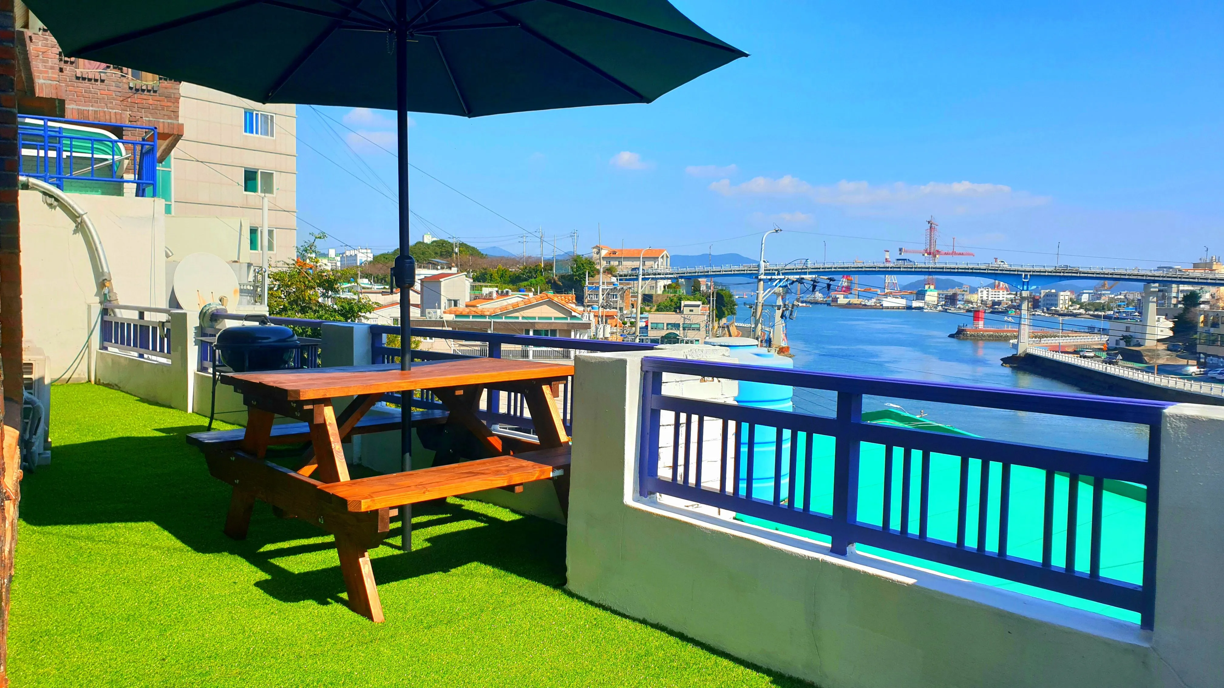 Dang-dong Ocean View Three-Bedroom House