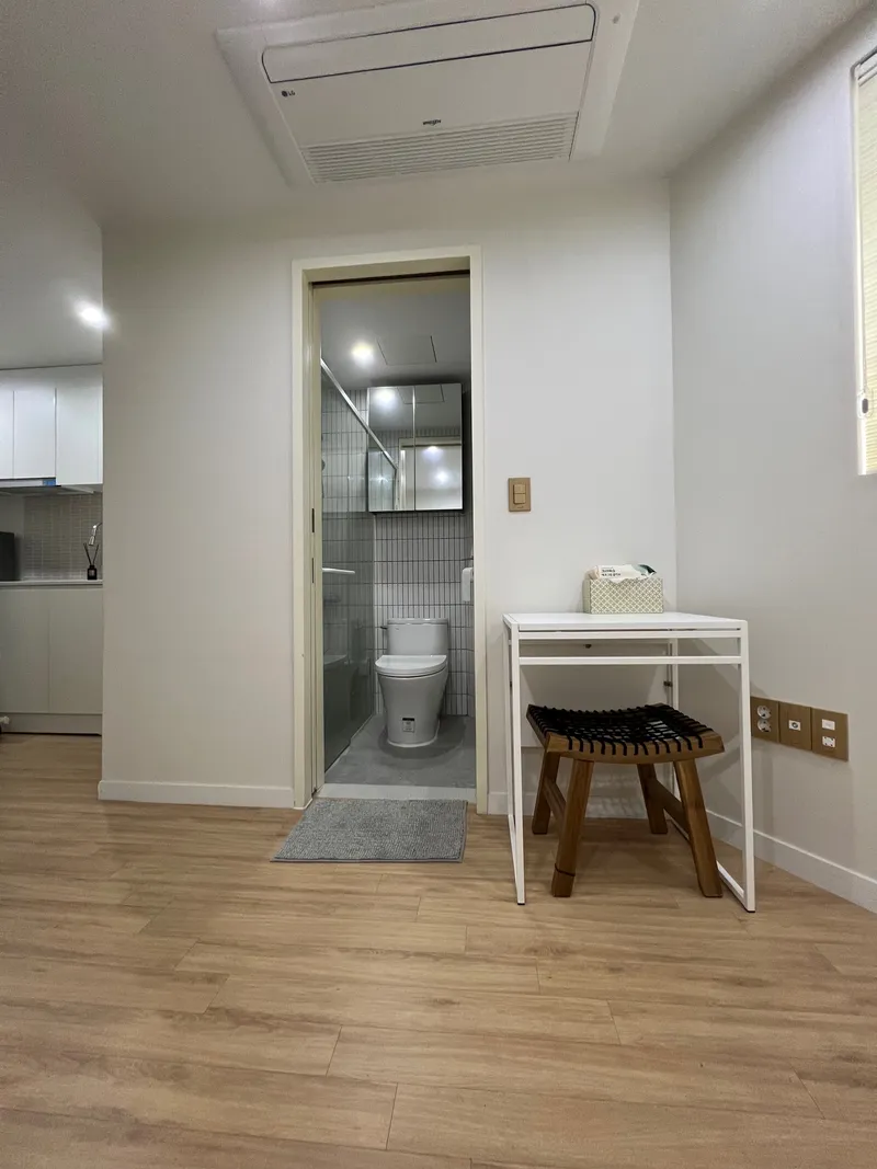 [Seongdong, Seoul] A pretty one-room apartment next to Songjeong Embankment Road and Jungnangcheon Stream 11