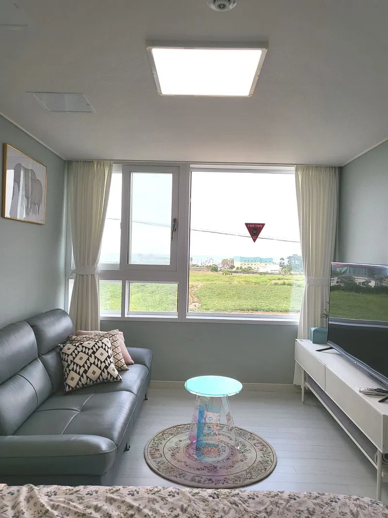 [Aewol, Jeju] A detached townhouse with a jacuzzi overlooking the nearby sea, coastal road 1 12