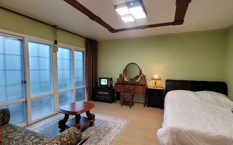 [Aewol, Jeju] 40-pyeong duplex, 3 bedrooms, 2 bathrooms, lawn yard, BBQ, convenience store 10 seconds away 5