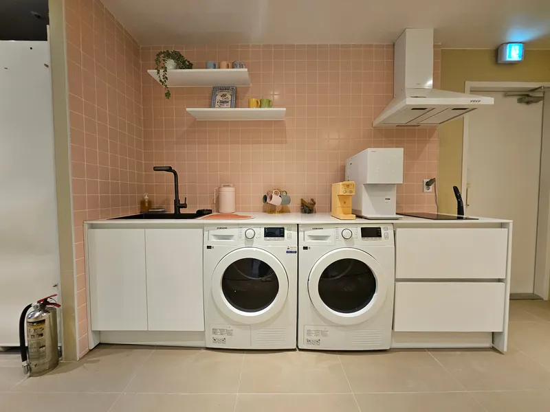 [Mapo, Seoul] Private single room at Hongik Univ. entrance station #Women only #Location gangster 13
