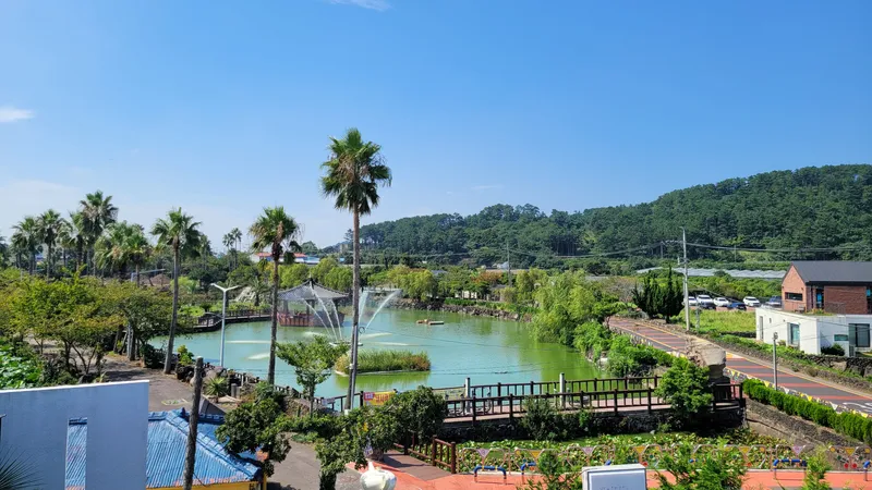 [Aewol, Jeju] 40-pyeong duplex, 3 bedrooms, 2 bathrooms, lawn yard, BBQ, convenience store 10 seconds away 55