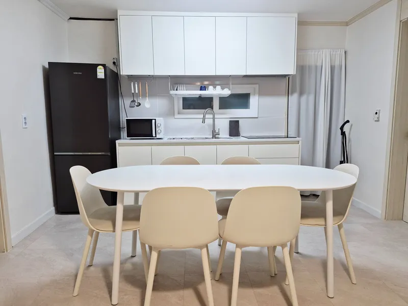 [Mapo, Seoul] Three-room apartment for a large family in the immediate vicinity of Sinchon Station 10