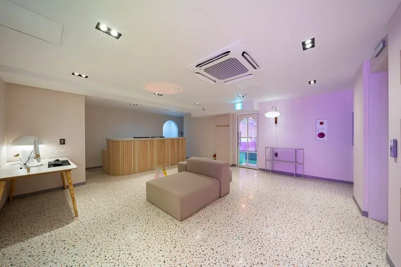 [Dong-gu, Daejeon] 5 minutes walk from Daejeon Complex Terminal! #Queen bed #Smart TV #Room disinfection 16