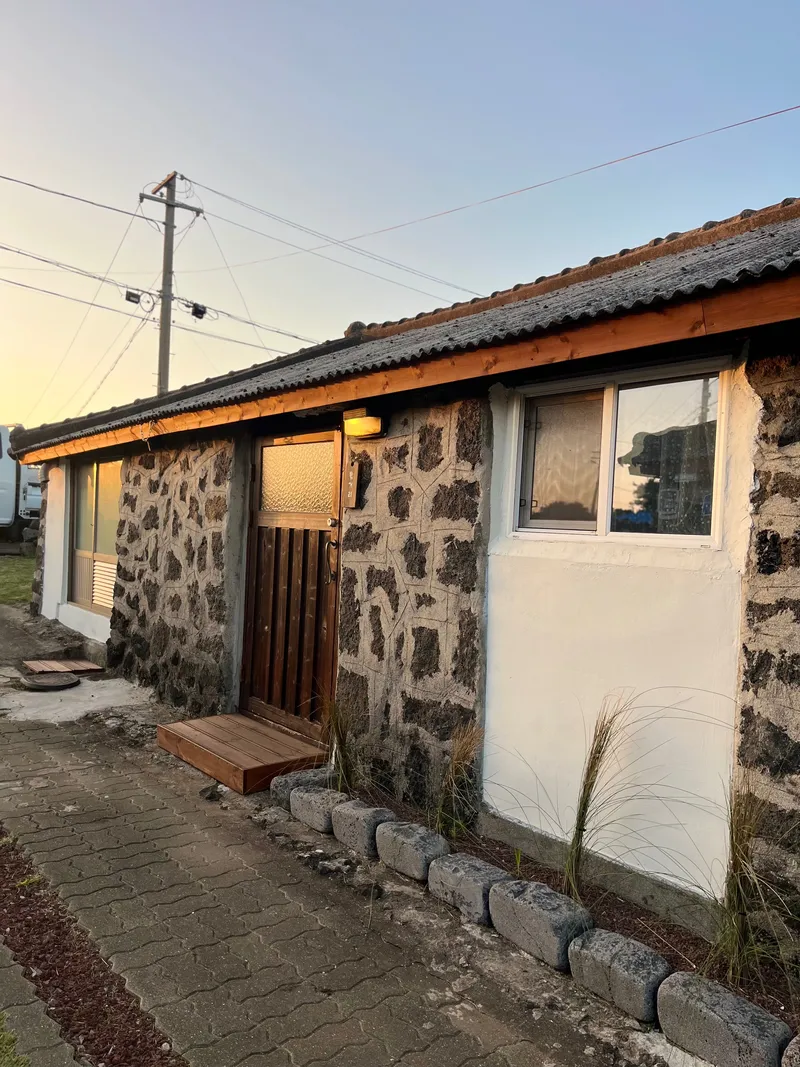 [Gujwa, Jeju] Use of 2 charming old houses with stone walls #5 people / Max 6 people #Private house #Yard 48