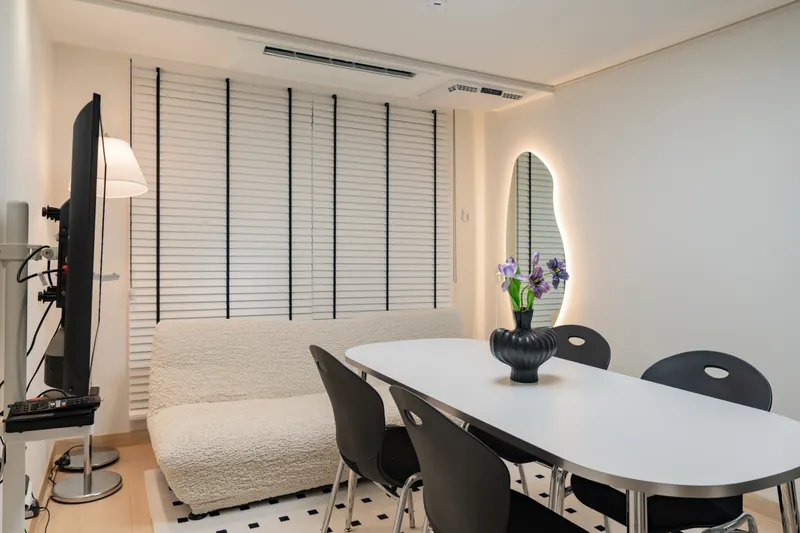 [Seocho, Seoul] 5-minute walk from Seocho Station / 1 free parking space 21