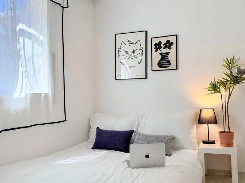 [Guro, Seoul] Fully furnished, white wood-toned two-room apartment, 10 minutes from Gaebong Station 13