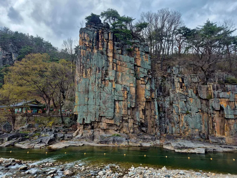 [충북 단양] 남한강과 금수산 뷰가 있는 갤러리 같은 투룸 주택 34