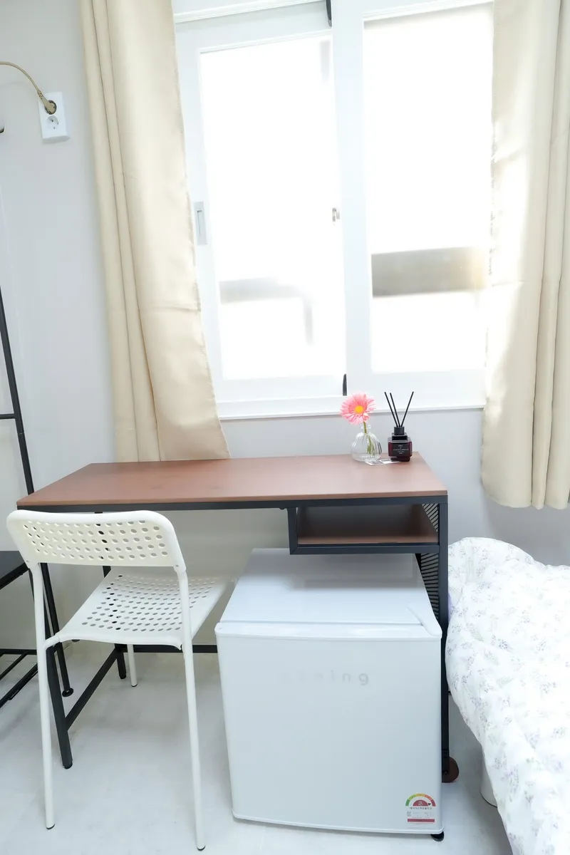 [Anyang] Room 302, a stylish accommodation near Anyang Station 7