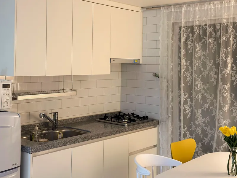 [Gangnam, Seoul] Daechi Academy Street Quiet Two-Room Cozy Accommodation - Room 102 17