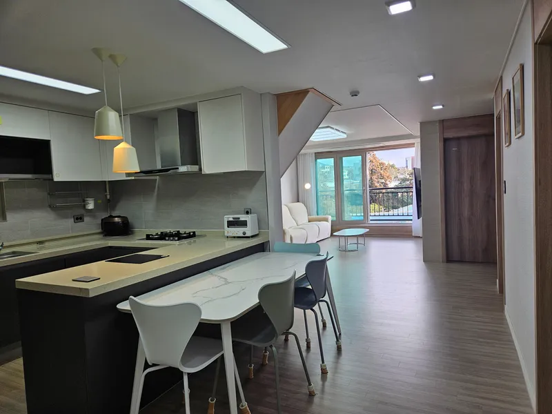 [Seoho-dong, Seogwipo] Three-Room + @ (Attic, Terrace) Ocean View Accommodation 21