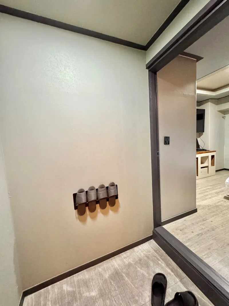 [Suwon][Suwon Yeongtong] 5 min walk from Yeongtong Station/Netflix/Separate one room/Cleaning available/Room 713 5