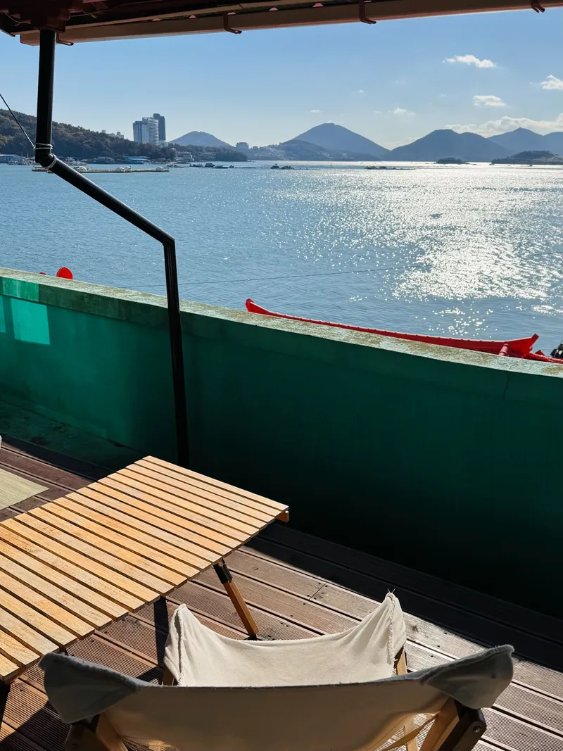 [Yeosu] A small house on a hill with a view of the Yeosu sea 16