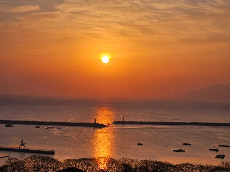 [Namhae] 141 pyeong independent Korean house with beautiful rafters, 5 minutes walk from German Village & the sea 50