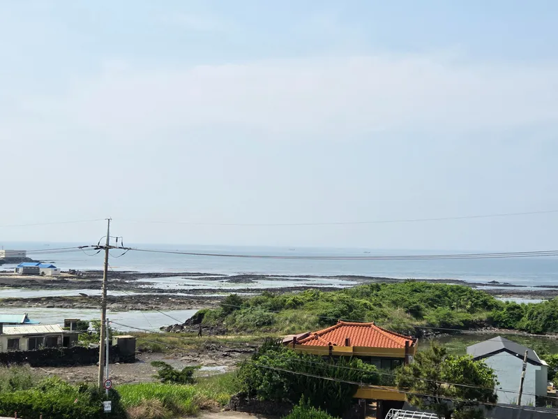 [Jocheon, Jeju] A terrace accommodation with a fantastic view of Hamdeok's sea, lake, and Jukdo Island. 25