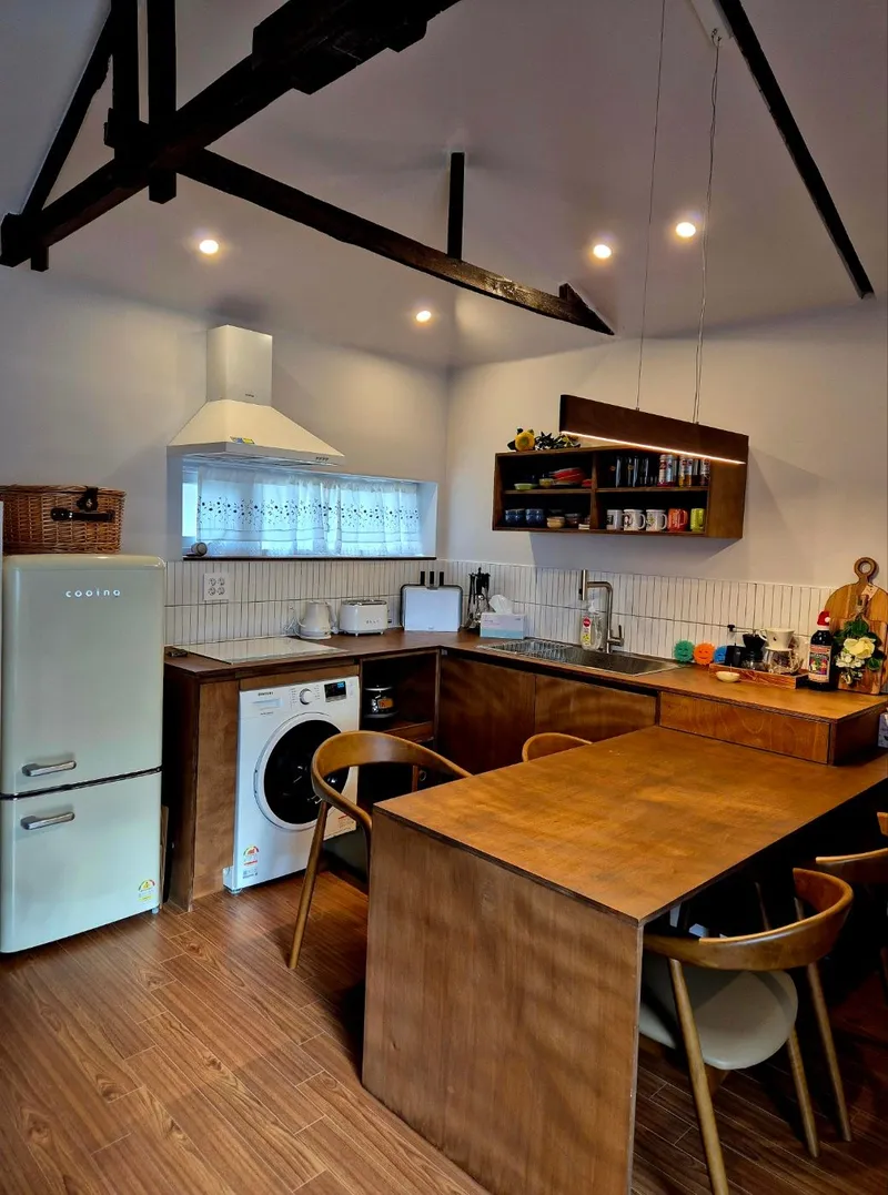 [Hallim, Jeju] A pretty remodeled old house with a stone wall and a yard. 10