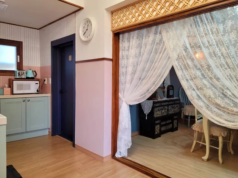 [Gyeongju][Gyeongju, Gyeongsangbuk-do] Baekryeonbang, a shared house on Hwangridan-gil 11