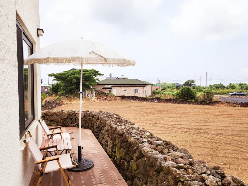 [Daejeong, Seogwipo] Outdoor Jacuzzi / Stylish Private House / Two Rooms / Standard for 4 / Yard / BBQ 30