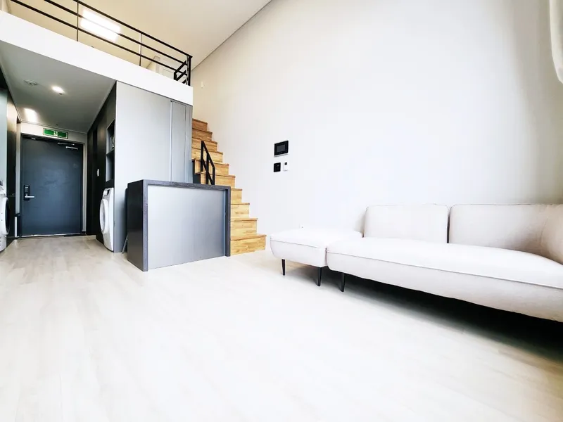 [Songpa, Seoul] Fully-furnished duplex studio with lake near Jamsil 2 6