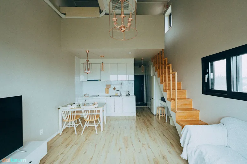 [Jocheon, Jeju] 13-pyeong duplex one-room stay #Tangerine field view #Natural room (utilities included) 14