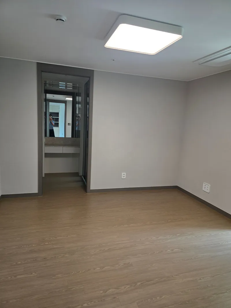 [Yeonsu, Incheon] 10-person ocean view full air conditioning 35 pyeong newly built 4-room apt 13