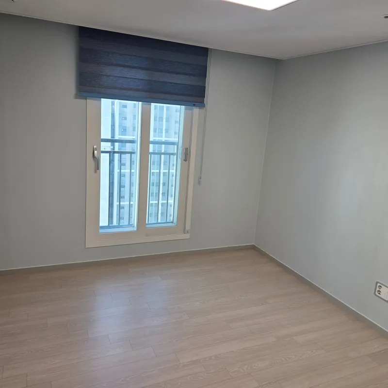 [Buk-gu, Busan] 18th floor view, forest area, 35 pyeong apartment, 4 rooms # Station area # 4