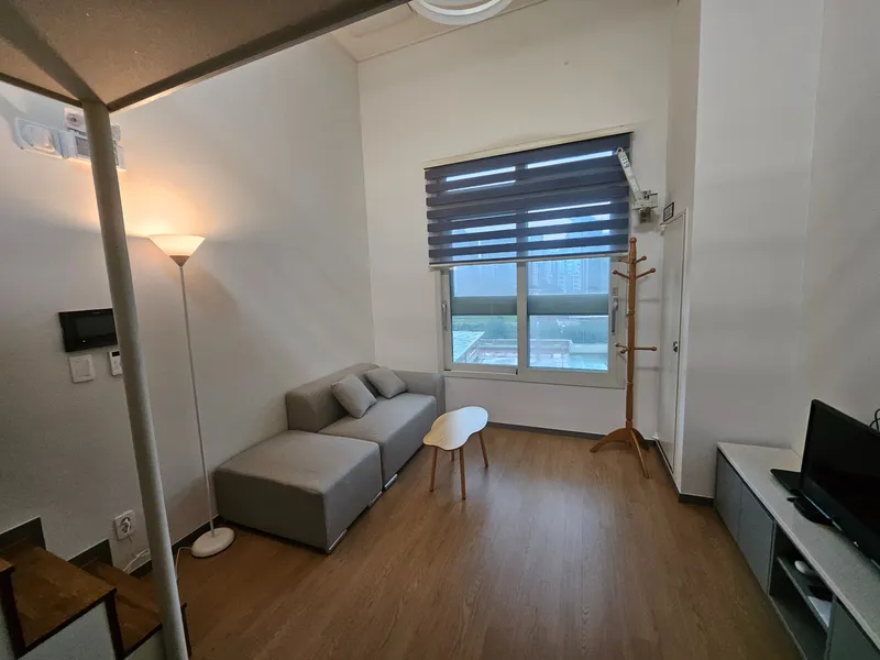 [Mapo, Seoul] Fully furnished studio apartment, 1 minute from Sangam Station 7