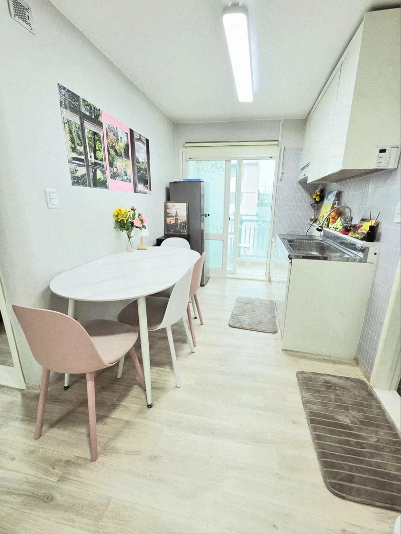 [Cheonan][Cheonan, South Chungcheong Province] 5-minute drive from Cheonan Station, fully equipped three-room apartment with comfortable, clean, and emotional atmosphere. 6