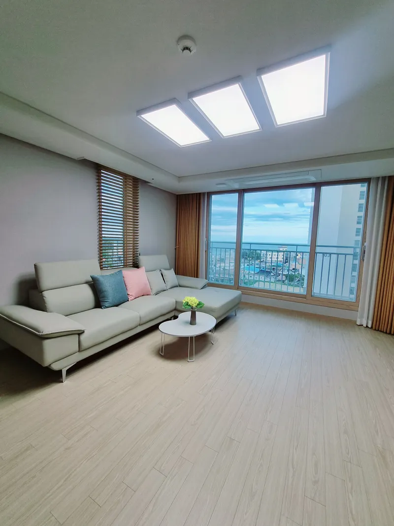 [Gangneung] New Ocean View Apartment, 34 Pyeong, Fully Furnished Three-Room, 8th Floor / 5-Minute Walk to the Sea 18