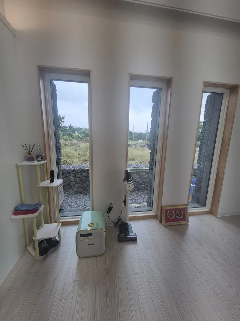 [Hangyeong, Jeju] A newly built two-room stone house with a stone wall and lawn in a quiet countryside near the sea. 18