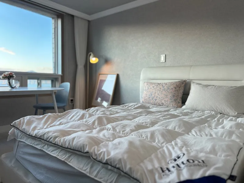 [Suyeong, Busan] Two queen beds OK, prime spot for Gwangan Bridge view/drone show OK, 1 minute walk to the beach OK 2