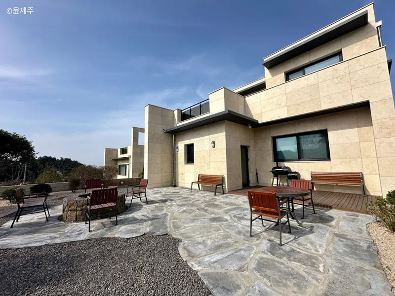 [제주 애월] 방3개,화장실3개/프라이빗대저택/공항20분거리 45