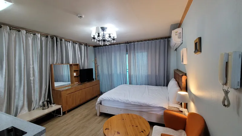 [Iho 1-dong, Jeju] One-room Hallasan view stay 205 near Jeju Airport #cost-effective 2