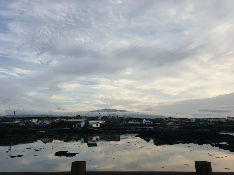 [Jocheon, Jeju] A terrace accommodation with a fantastic view of Hamdeok's sea, lake, and Jukdo Island. 30